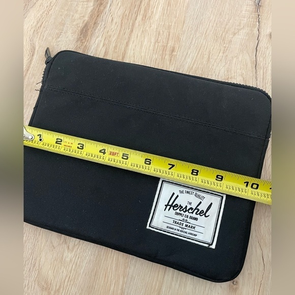 Herschel Anchor Sleeve Black - Picture 2 of 5